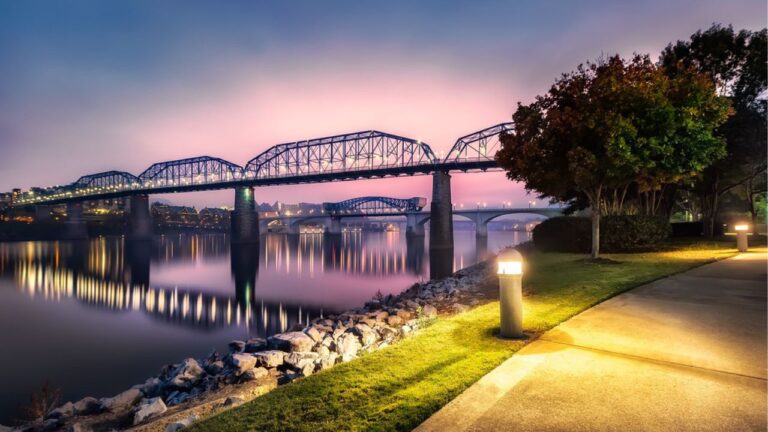 JourneyPure At The River, located in nearby Nashville, offers comprehensive addiction treatment services tailored to meet the unique needs of individuals from Chattanooga and throughout the region